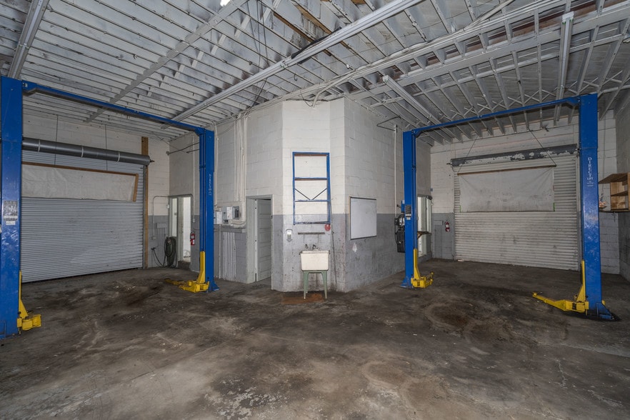 More Photos Of 1600 9th Ave N, Saint Petersburg Restaurant For Sale