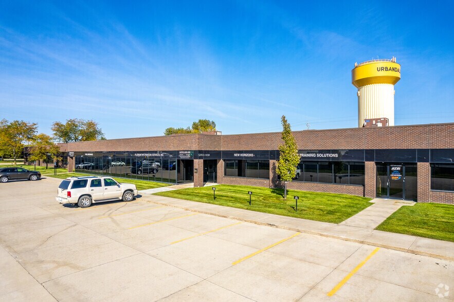 Primary Photo Of 4400-4498 SW 114th St, Urbandale Flex For Lease