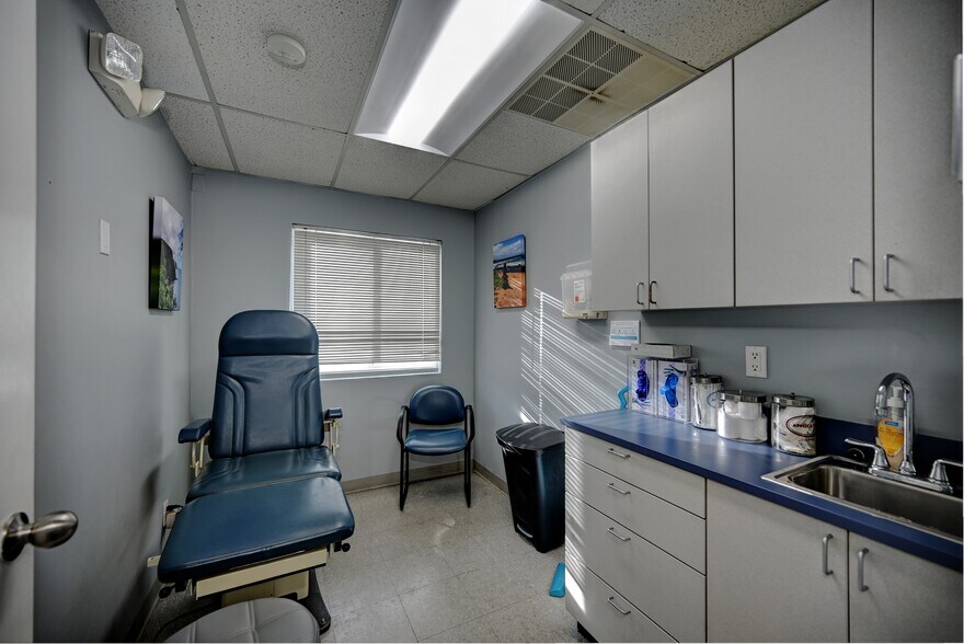 More Photos Of 350 Bloomfield Ave, Bloomfield Office For Sale