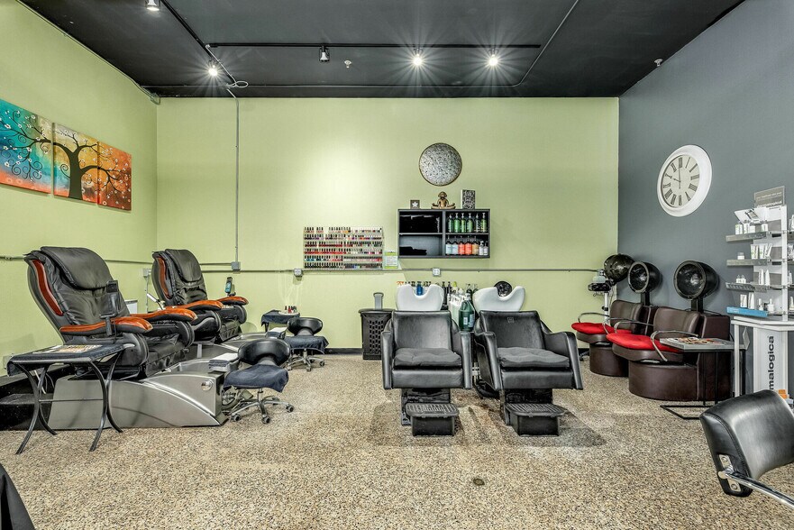 More Photos Of 902 E New Haven Ave, Melbourne Coworking Space