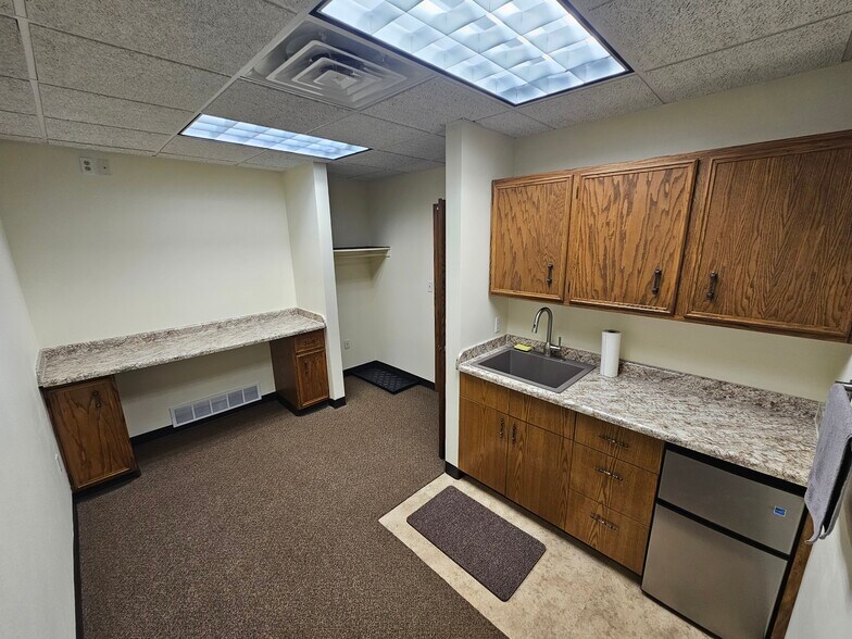More Photos Of 700-706 Jackson St, Sioux City Office For Sale