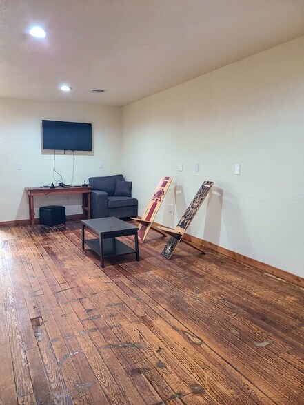 More Photos Of 109 Main St SE, Gravette Office For Sale