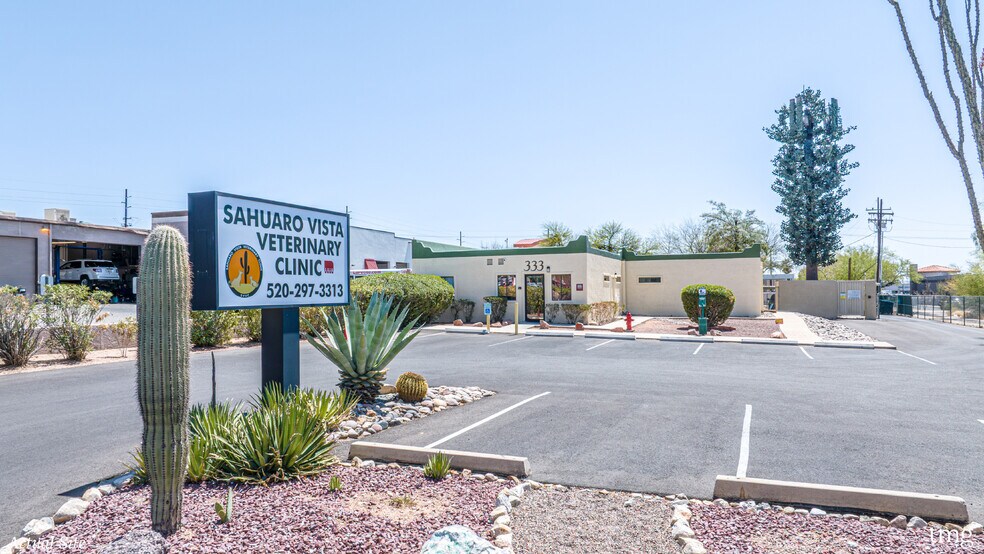 More Photos Of 333 W Cool Dr, Tucson Veterinarian Kennel For Sale