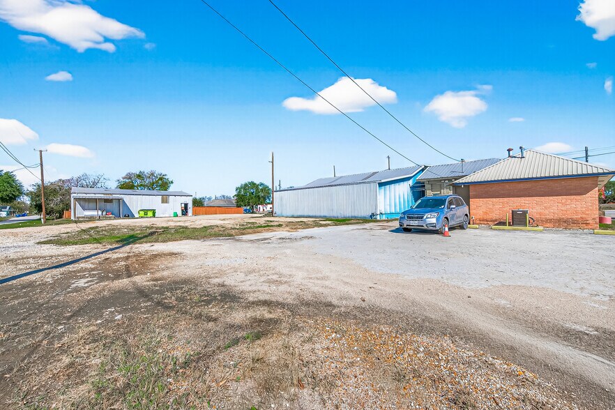 More Photos Of 917 E Main St, Eagle Lake Service Station For Sale