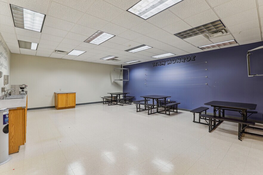 More Photos Of 60 Overbrook Dr, Monroe Flex For Sale