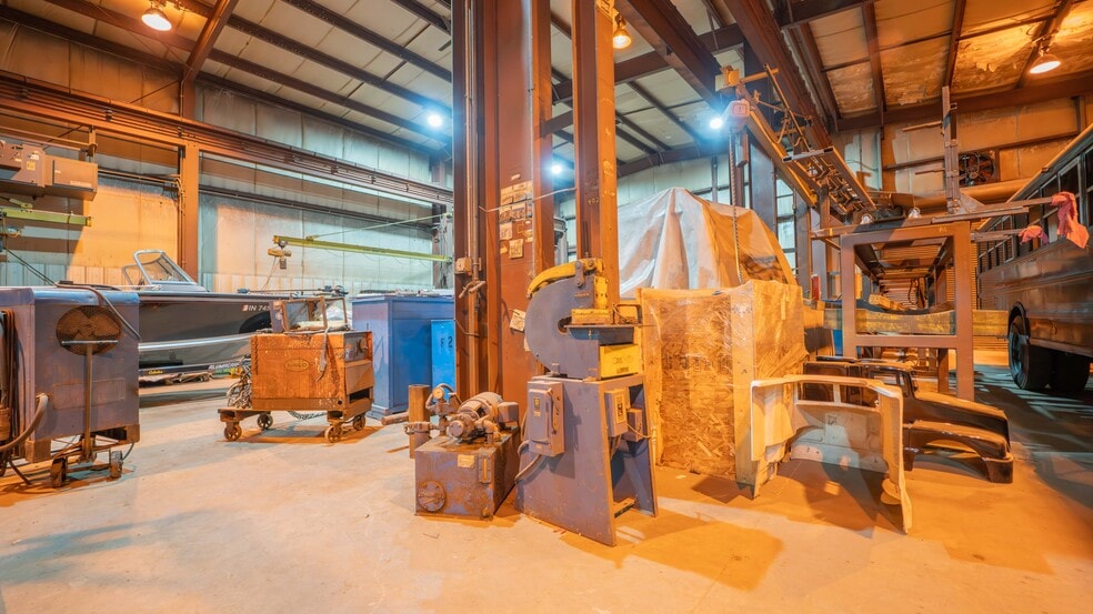 More Photos Of 1019 E Summit St, Crown Point Warehouse For Sale