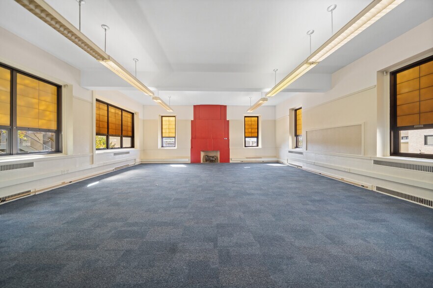 More Photos Of 601 W Lewis St, Conroe Flex For Sale