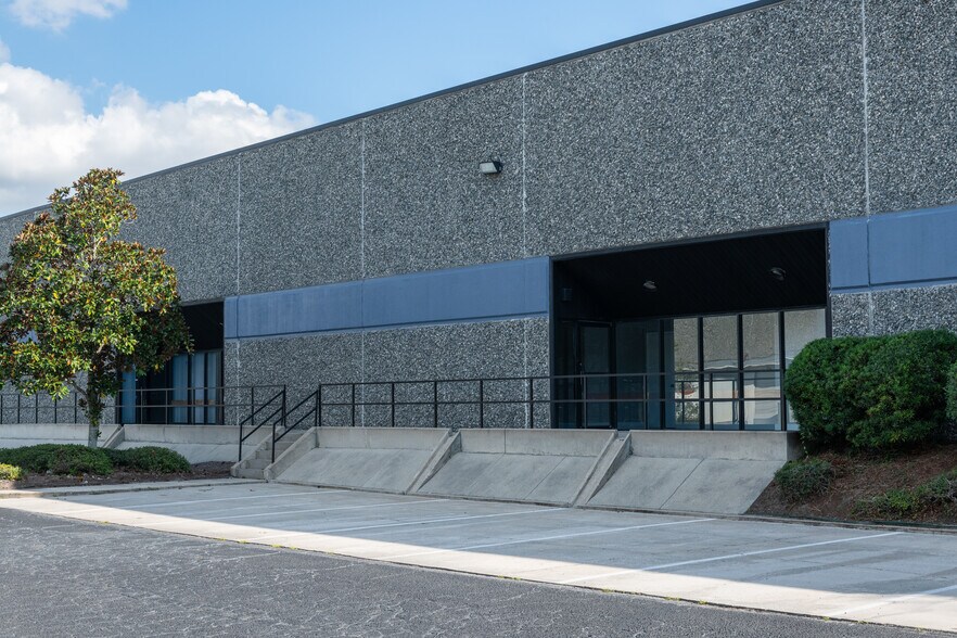 More Photos Of 1057 Ellis Rd N, Jacksonville Warehouse For Lease