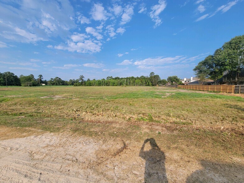More Photos Of 0 Lakeville Dr, Kingwood Land For Sale