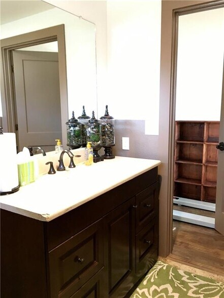 More Photos Of 302 E Milam St, Round Rock Office For Lease