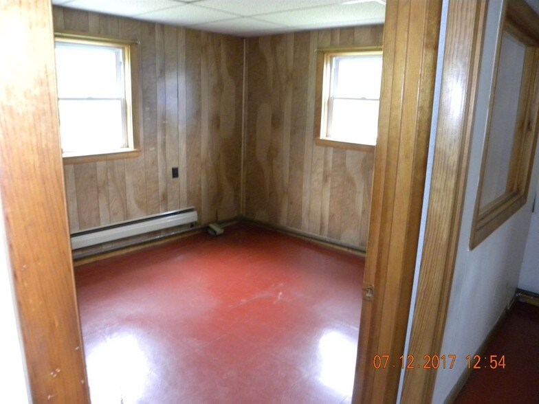 More Photos Of 303 Willoughby Ave, Orleans Freestanding For Sale