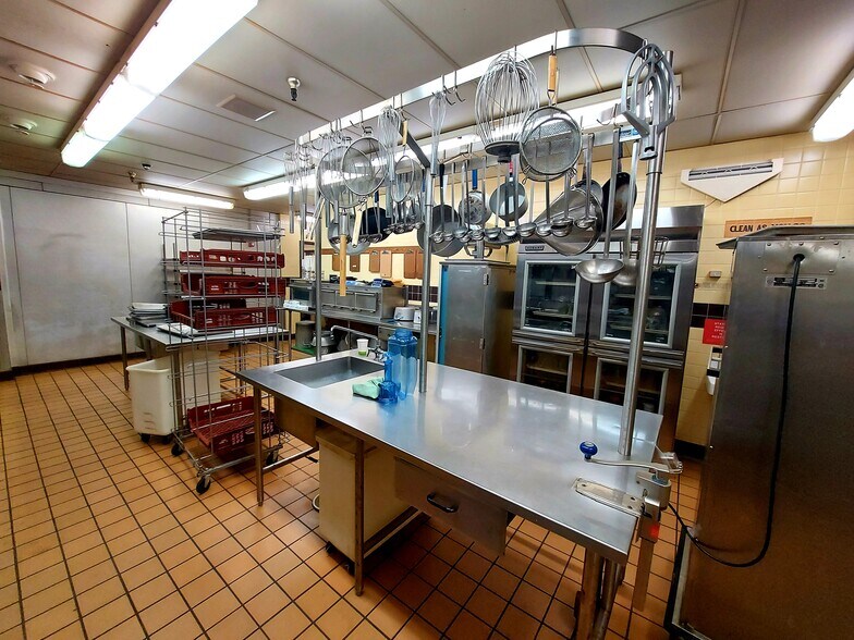 More Photos Of 1800 Westwood Center Blvd, Wausau Office For Sale