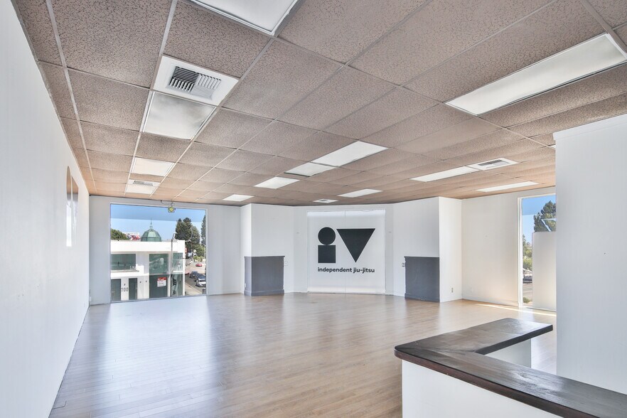 More Photos Of 7901-7911 Melrose Ave, Los Angeles Storefront Retail Office For Lease