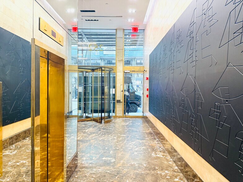 More Photos Of 252 W 38th St, New York Office For Lease