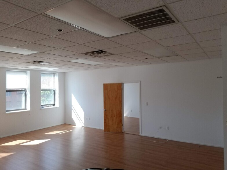 More Photos Of 50 Grove St, Salem Office For Sale