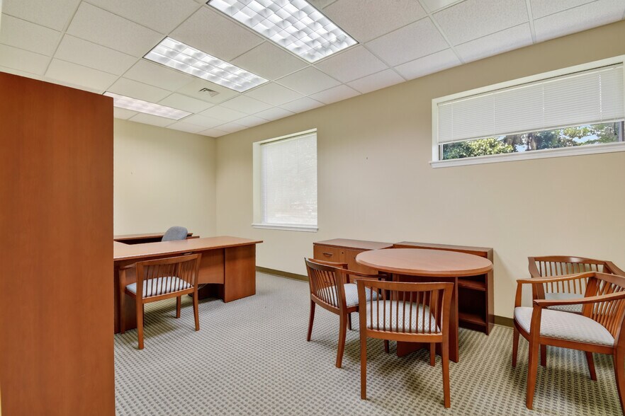 More Photos Of 6852 Belfort Oaks Pl, Jacksonville Medical For Sale