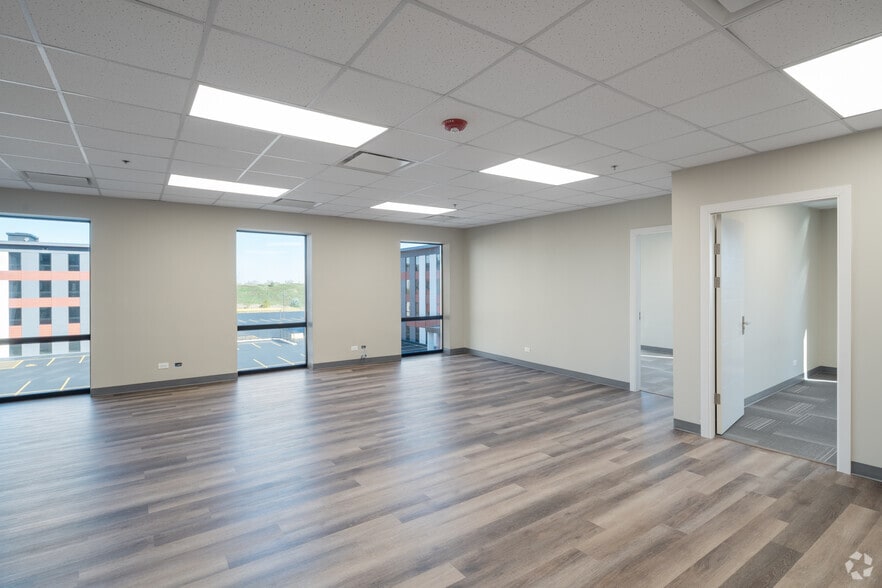 More Photos Of 9950 Lawrence Ave, Schiller Park Unknown For Lease