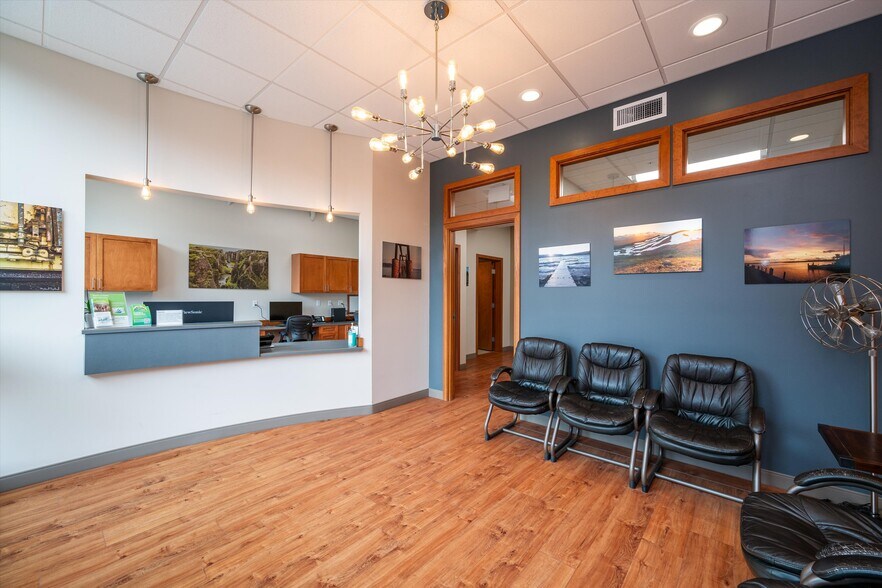 More Photos Of 905 Squalicum Way, Bellingham Flex For Sale