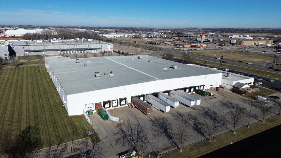 More Photos Of 4598-4602 Delaware Ave, Ankeny Light Distribution For Lease