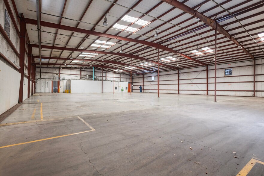More Photos Of 2307 E Erwin St, Tyler Manufacturing For Lease