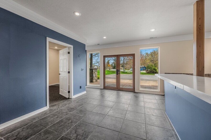More Photos Of 204 4th, Dover Office For Lease