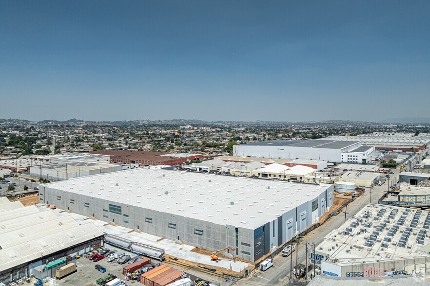 More Photos Of 3690 Union Pacific Ave, Los Angeles Distribution For Lease