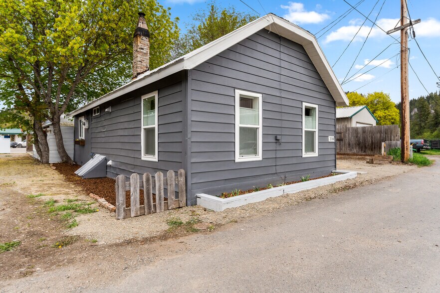 More Photos Of 218 5th Ave, Metaline Falls Storefront Retail Residential For Sale
