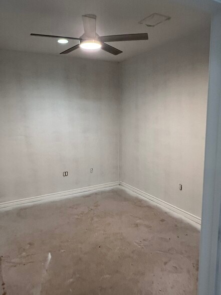 More Photos Of 17111 Highway 242, Conroe Self Storage For Lease