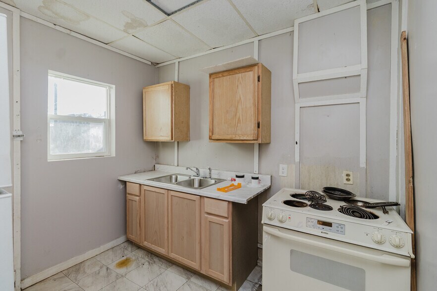 More Photos Of 638 N Broadway Ave, Wichita Multifamily For Sale