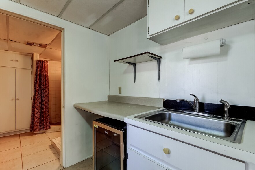 More Photos Of 4539 Mile Stretch Dr, Holiday Office For Sale