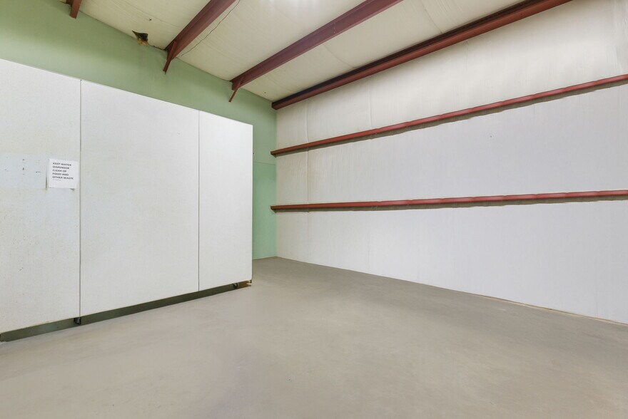 More Photos Of 13026 Rosecrest Dr, Houston Warehouse For Lease