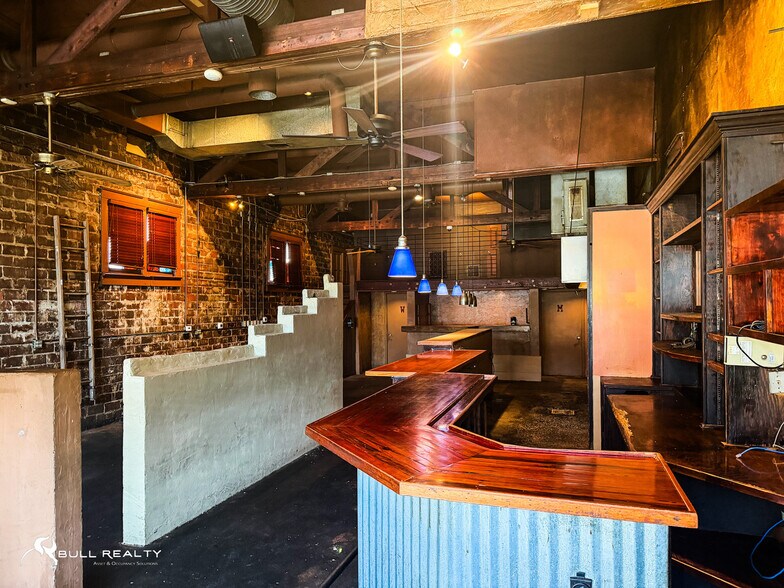More Photos Of 242 SE Boulevard, Atlanta Restaurant For Sale
