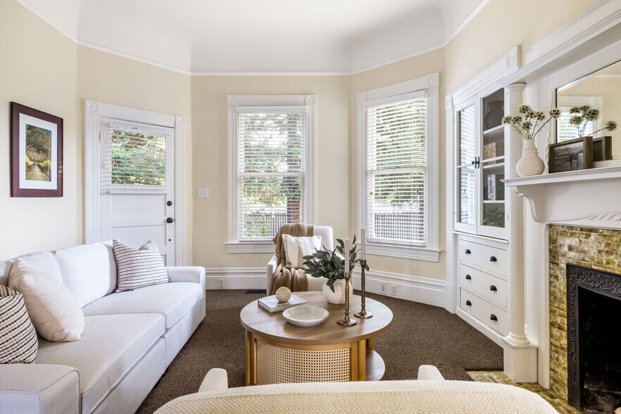 More Photos Of 531 1/2 E Washington St, Petaluma Office For Sale