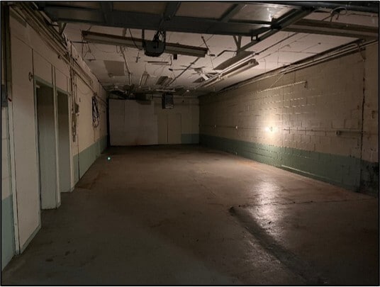 More Photos Of 3708-3750 11 Mile Rd, Berkley Distribution For Lease