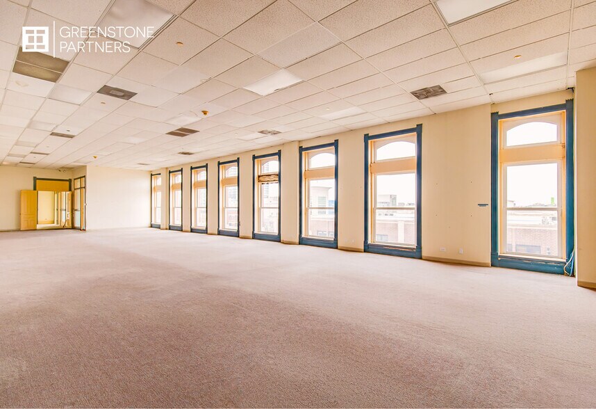 More Photos Of 758 W North Ave, Chicago Sports And Entertainment For Sale