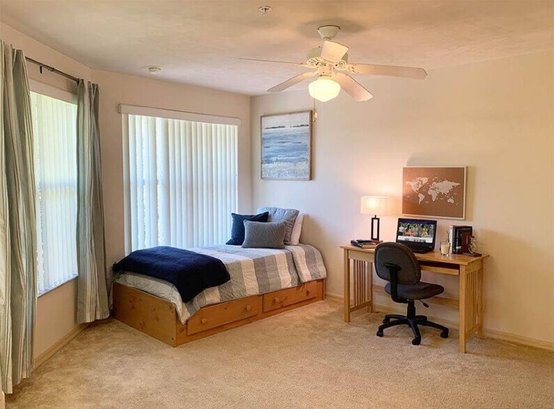 More Photos Of 629 SW 9th St, Gainesville Dormitory For Sale