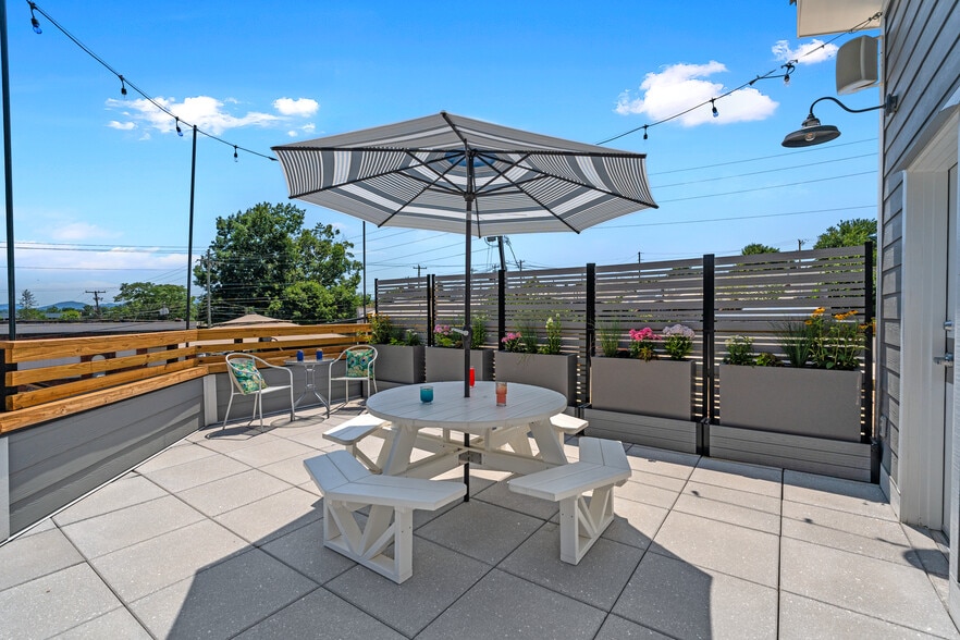 More Photos Of 81 Coxe Ave, Asheville Storefront Retail Office For Lease