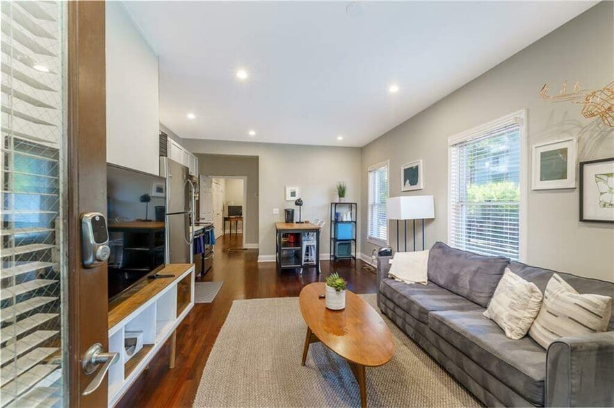 More Photos Of 604 Glen Iris Dr NE, Atlanta Office Residential For Sale