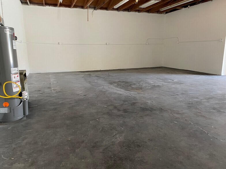 More Photos Of 3733-3737 Kenora Dr, Spring Valley Manufacturing For Lease