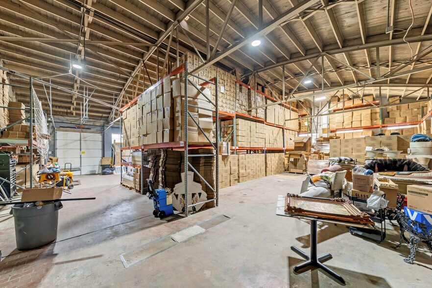 More Photos Of 308 W College St, Pulaski Flex For Sale