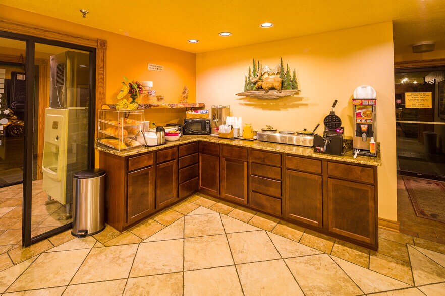 More Photos Of 1011 Rio Grande Ave, Gunnison Hotel For Sale