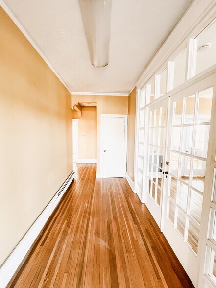 More Photos Of 2414 Memorial Ave, Lynchburg Office For Lease