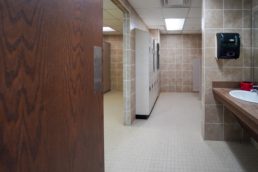 More Photos Of 8609 Lone Tree Rd, Victoria Industrial For Sale