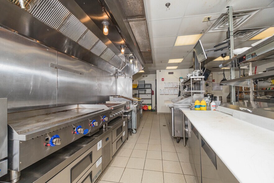 More Photos Of 831 N 1st St, Jacksonville Beach General Retail For Sale