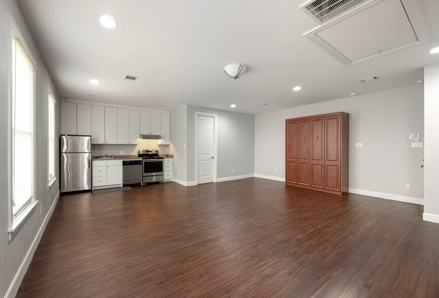 More Photos Of 1226 Heights Blvd, Houston Office For Sale