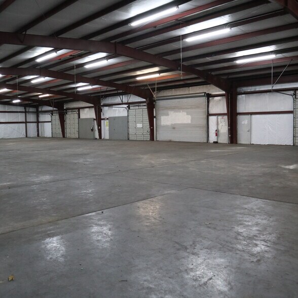 More Photos Of 800 Blountstown St, Tallahassee Warehouse For Lease