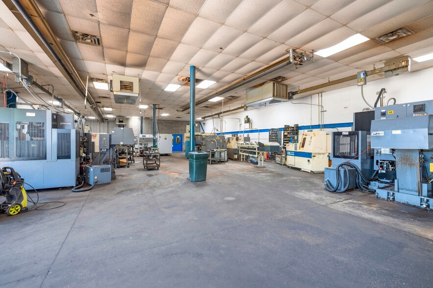 More Photos Of 151 Hanger Cir, Richmond Warehouse For Sale