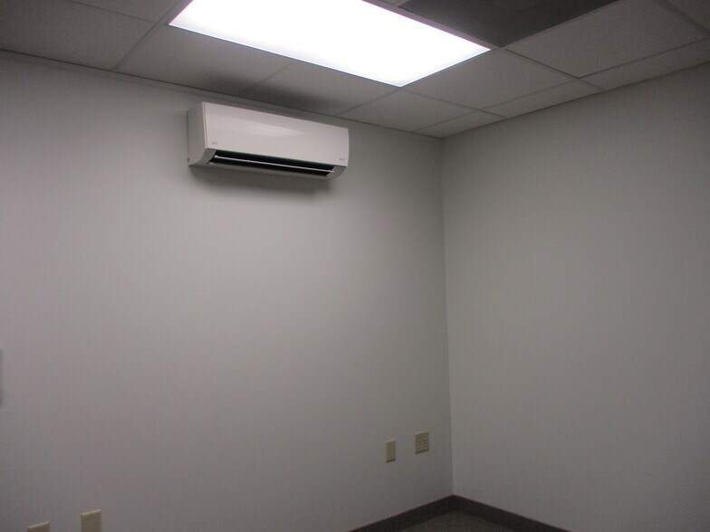 More Photos Of 1331 S 7th St, Chambersburg Office Residential For Sale