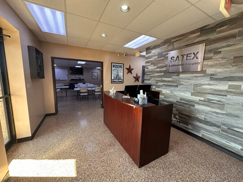 More Photos Of 313 N Park Dr, San Antonio Warehouse For Lease