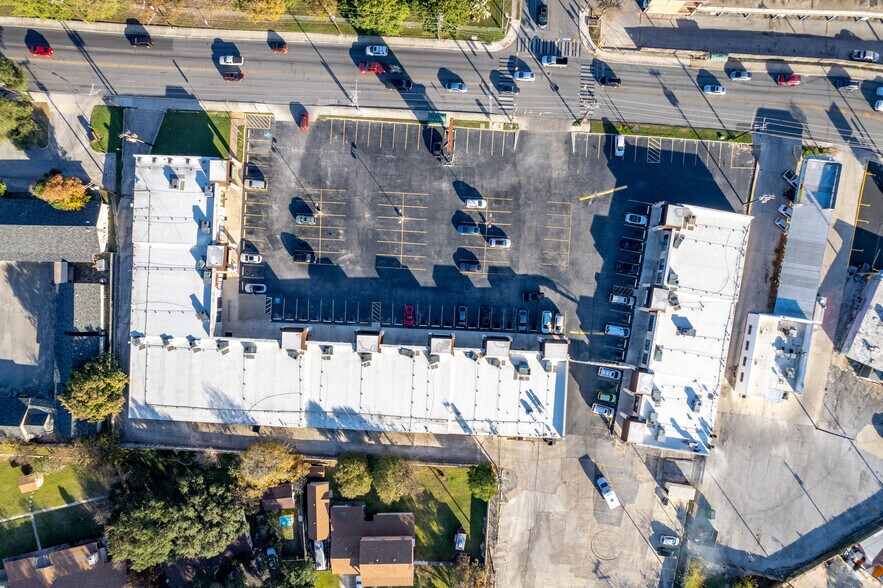 More Photos Of 5525 Blanco Rd, San Antonio Unknown For Lease